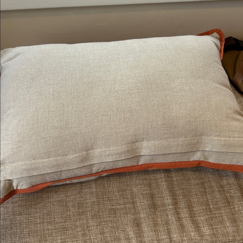 Embroidered pillow - Picture 4 of 10